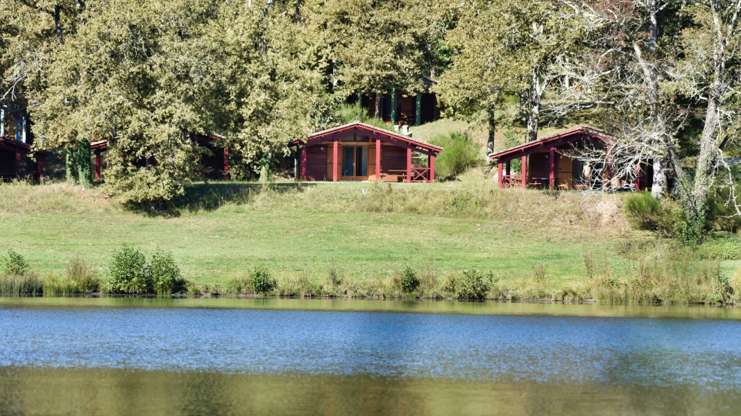 CAMPING NATURISTE DU LAC DE LISLEBONNE