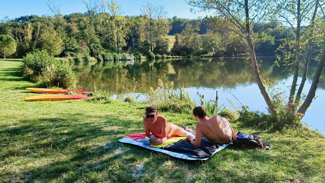 CAMPING NATURISTE DU LAC DE LISLEBONNE