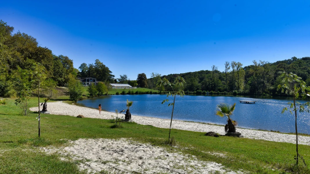 CAMPING NATURISTE DU LAC DE LISLEBONNE