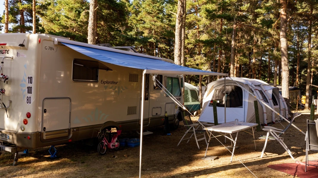 CAMPING LES SOUS BOIS DU LAC DE NAUSSAC